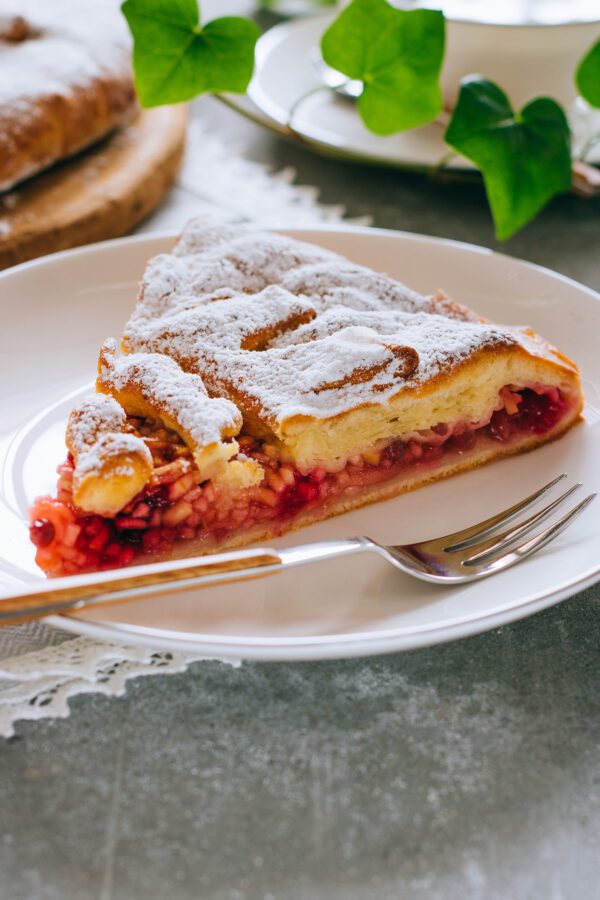 Пирог с грушей, яблоком и клюквой