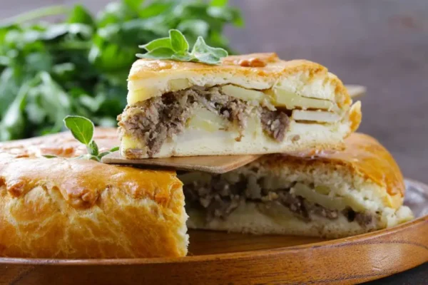 Пирог с мясом и картошкой