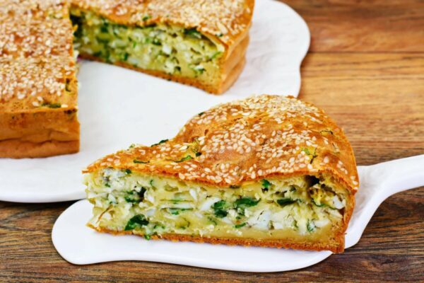 Пирог с квашеной капустой и грудинкой